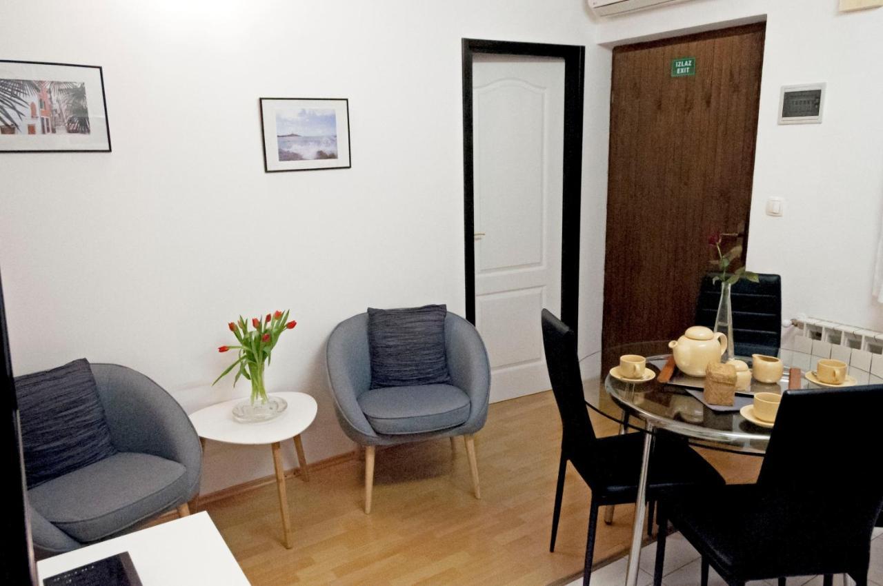 Apartment Rosa 1 Ровин Екстериор снимка
