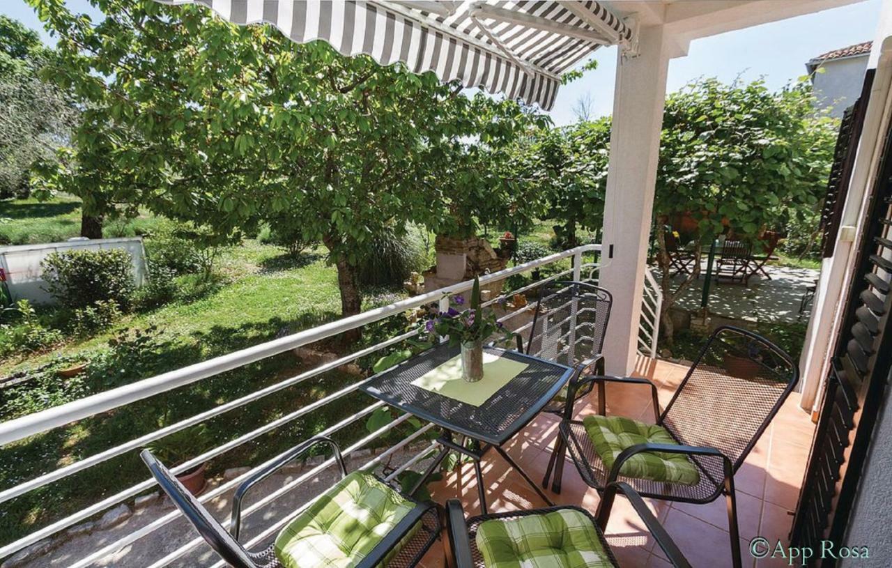 Apartment Rosa 1 Ровин Екстериор снимка