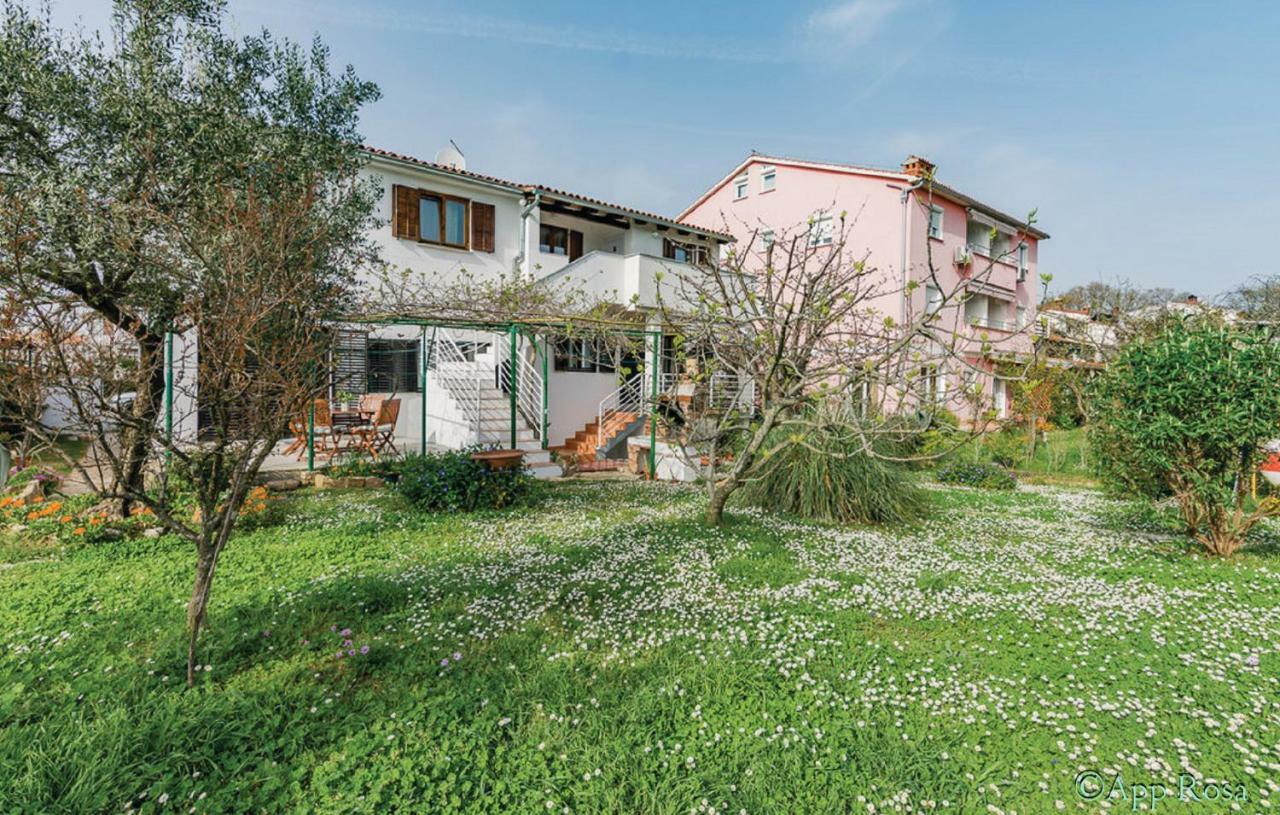 Apartment Rosa 1 Ровин Екстериор снимка