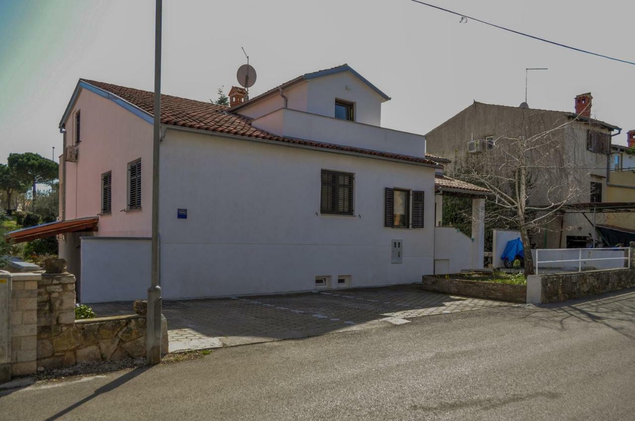 Apartment Rosa 1 Ровин Екстериор снимка